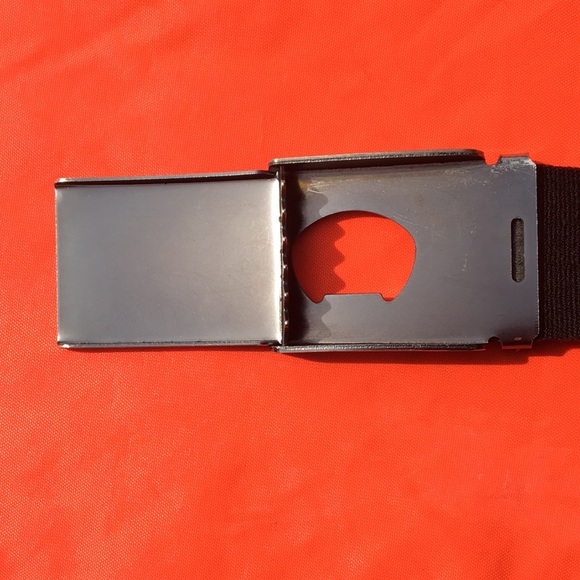 Columbia web belt 1.5”x46” black w gunmetal black buckle bottle cap opener - Picture 3 of 15